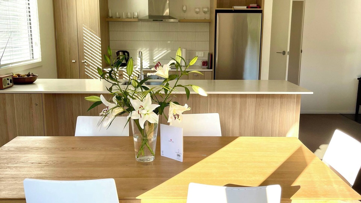 Wanaka Cottage | Modern quiet cottage close to lake - Situated in quaint old Wanaka