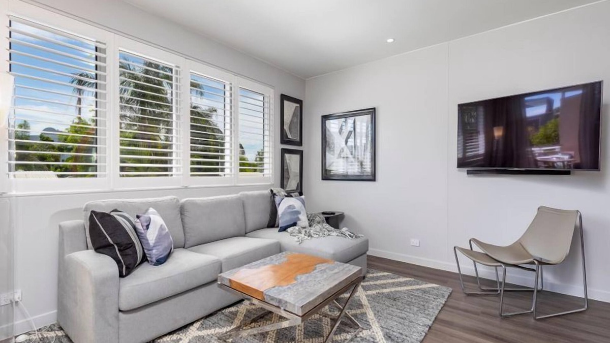 Noosa Heads Apartment | Modern & quiet on Hastings Street