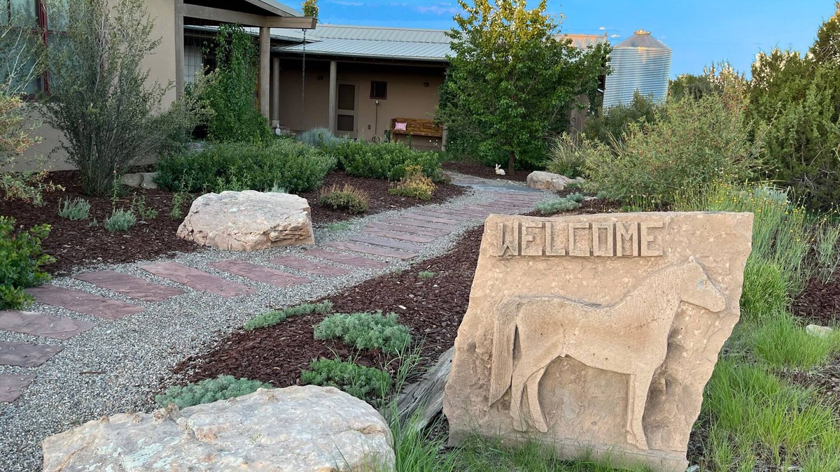 Canoncito House | Modern Ranch on 27 acres 18 min from Santa Fe