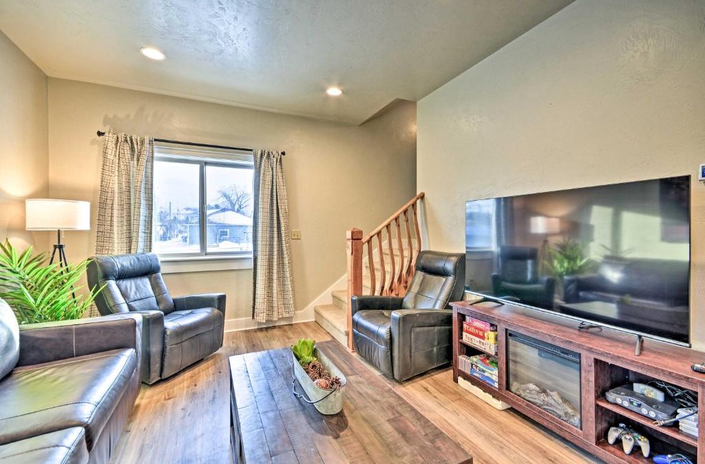 Red Lodge House | Modern Red Lodge Cabin - Walk to Broadway Ave