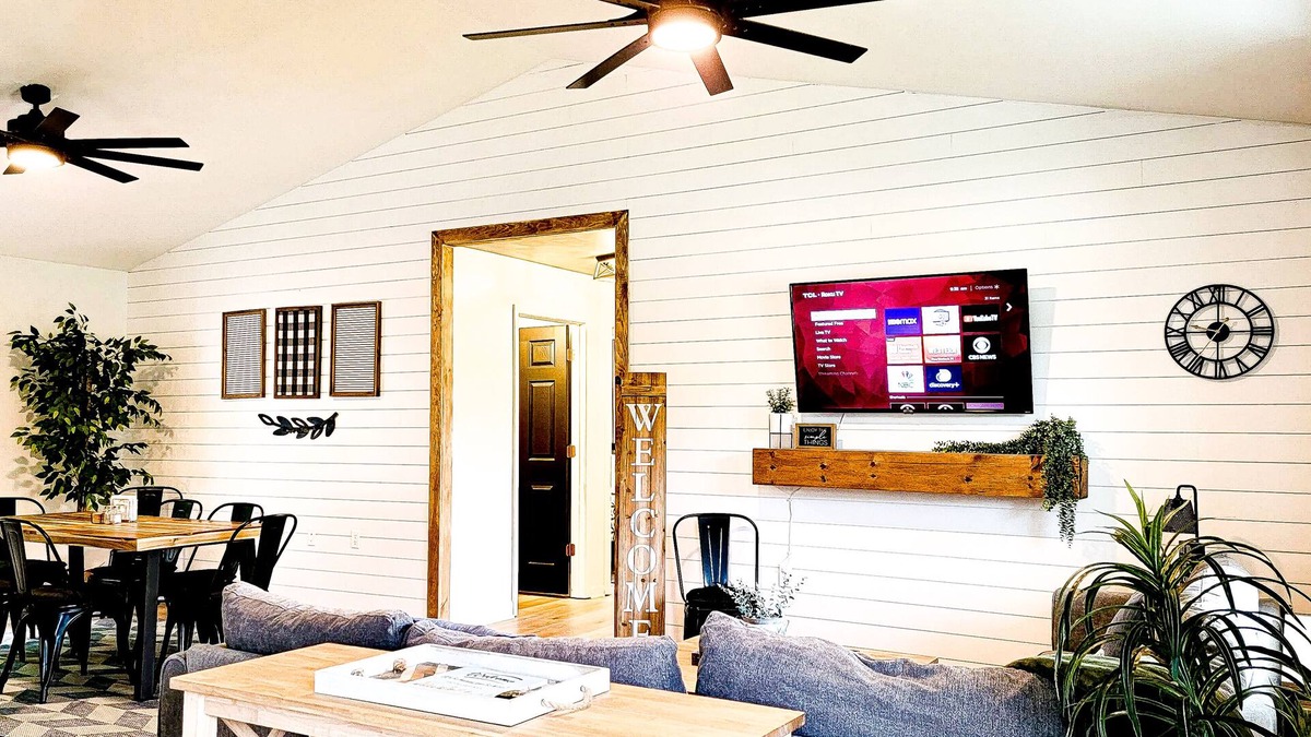 Rogers House | Modern Red River Gorge Vacation Home Fiber WiFi + W/D