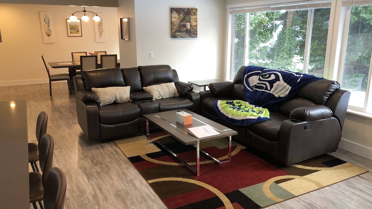 Bothell House | Modern & Remodeled 3bd/2ba duplex unit in Bothell - walk to UW Bothell, Downtown