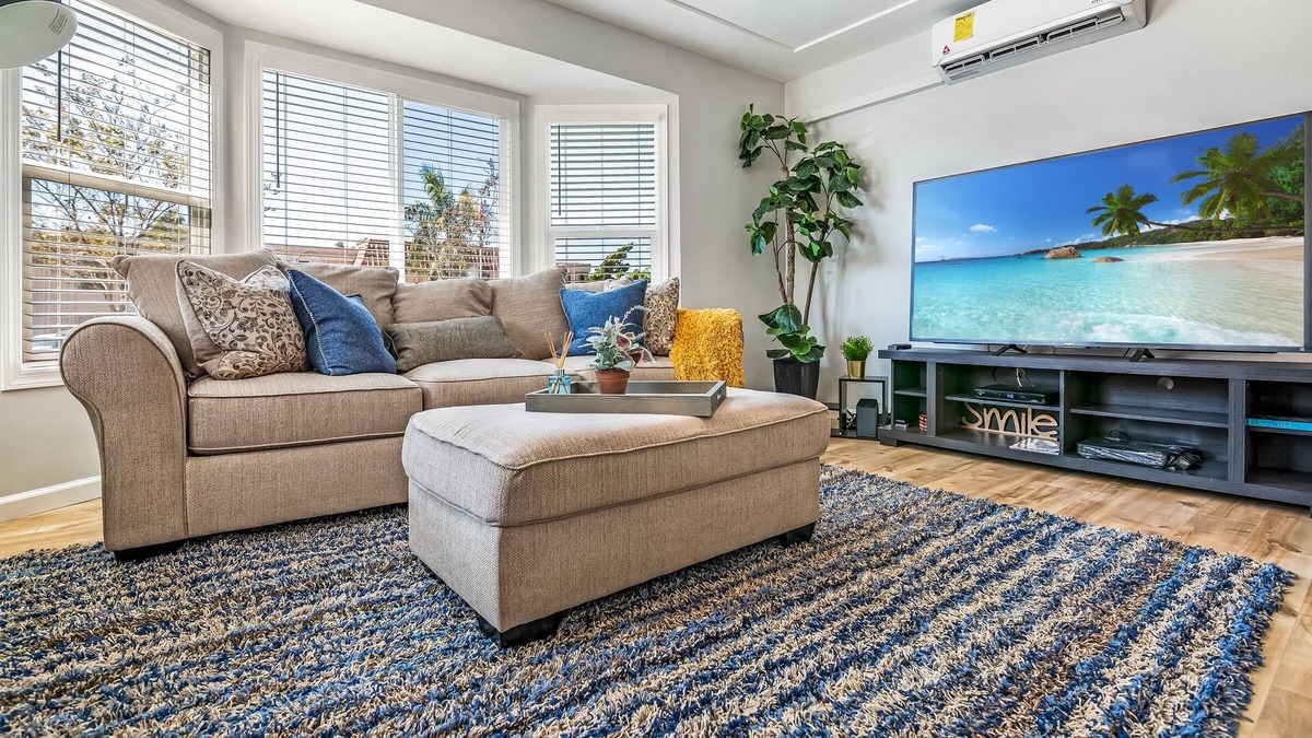 Talmadge House | Modern Renovated 4BR Estate Mins to Beach/Airport