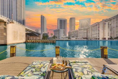Hallandale Beach Apartment | MODERN Resort Modern apartment 2 BR 2 BR POOL