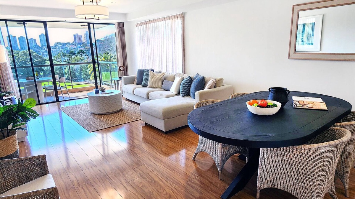 Rushcutters Bay Apartment | Modern Resort Style Apartment in Exclusive 'Marina One'. Views, Pools & Parking