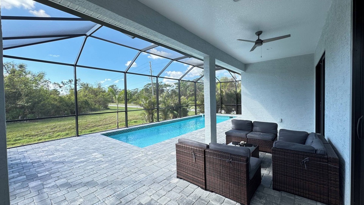 Broadmoor House | Modern Retreat 3BR/2BA w/Pool in Rotonda West