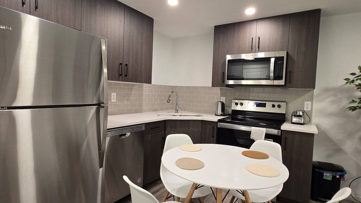 Calgary Apartment | Modern Retreat Central Location All the Comforts of Home
