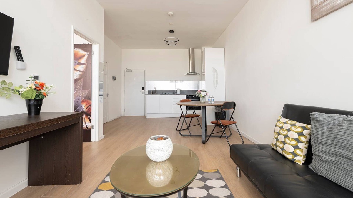 Smethwick Apartment | Modern retreat in West Bromwich