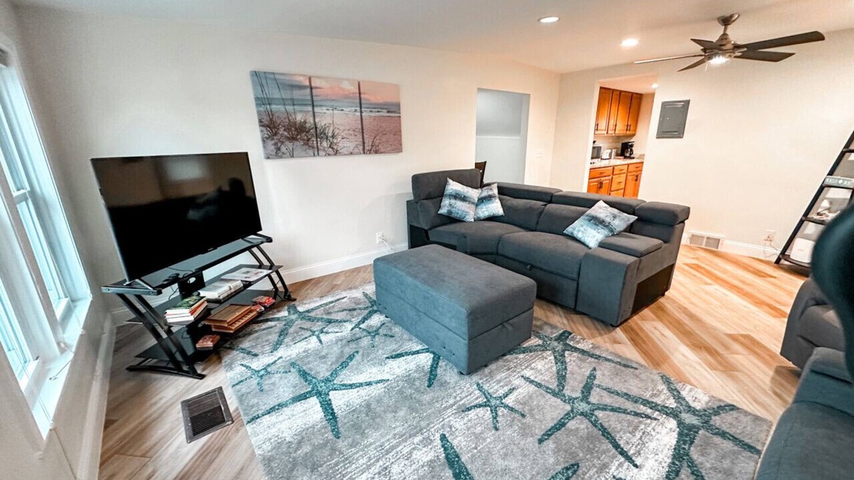 Bay City Apartment | Modern Riverbend Suites - 3BR