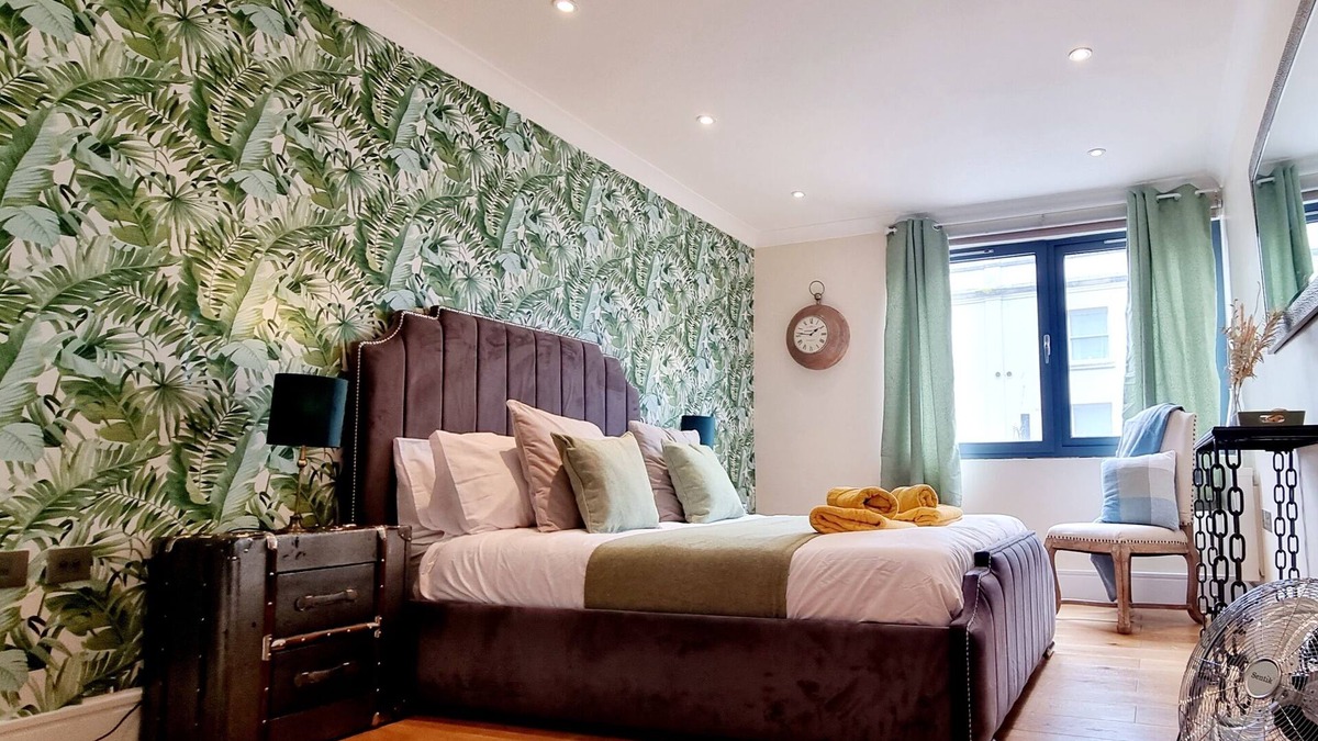 Bristol City Centre Apartment | Modern Riverside Apartment in Central Bristol.