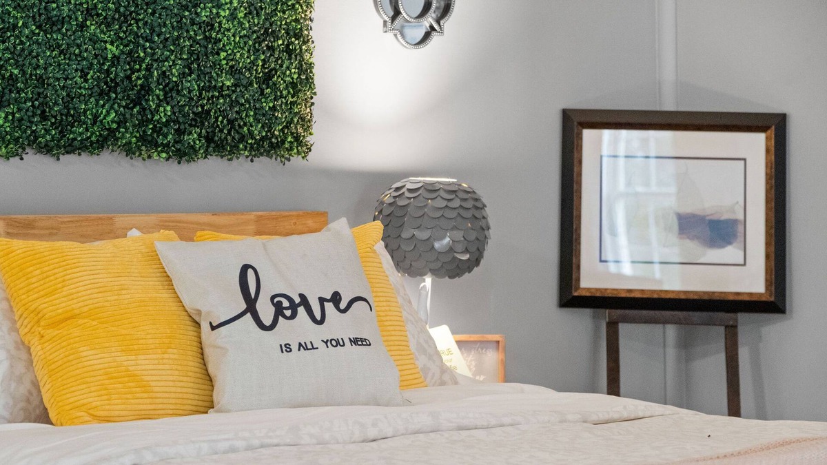 Clarksville House | Modern Romantic Barndominium with Hot Tub