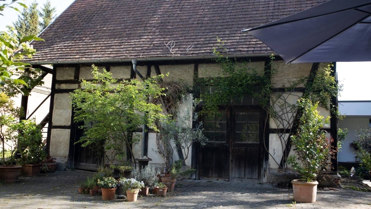 Riedlingen Bed & Breakfast | Modern room in historic villa 2