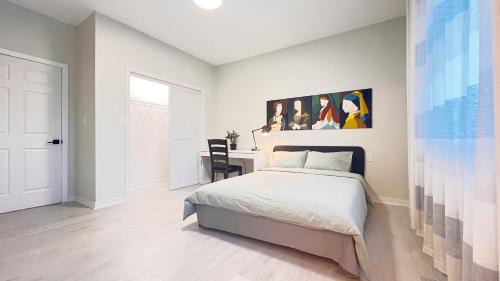 Pinehouse House | Modern Room with En Suite Bath Yonge Finch Sub