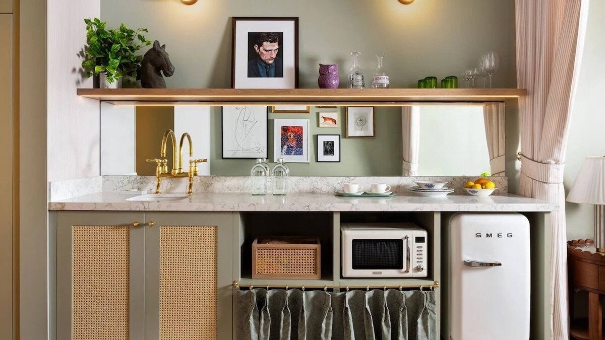 Hyde Park Hotel | Modern Room With Kitchen, Short Ride To The Tampa Museum of Art!