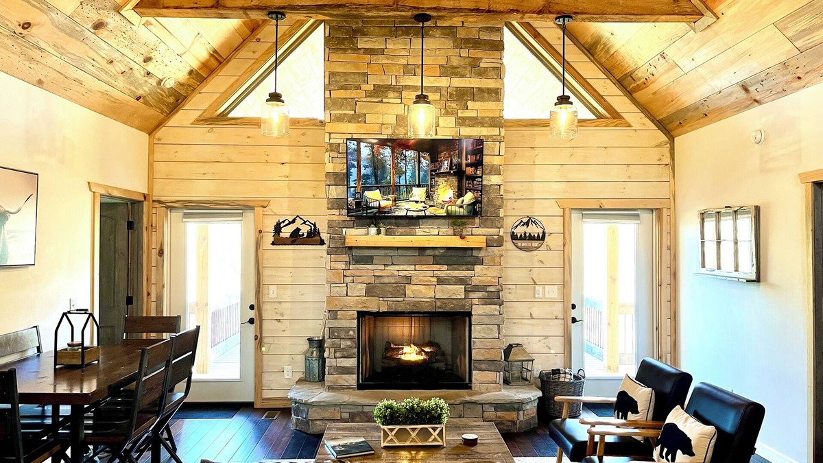 Walnut Mountain Cabin | Modern Rustic Farmhouse Cabin – Newer Build, Family-Friendly!