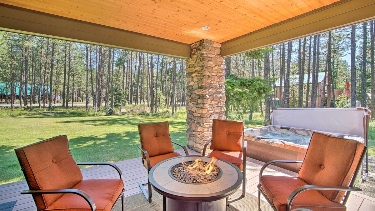 Ronald House | Modern-Rustic Ronald Getaway: Hot Tub, Grill!