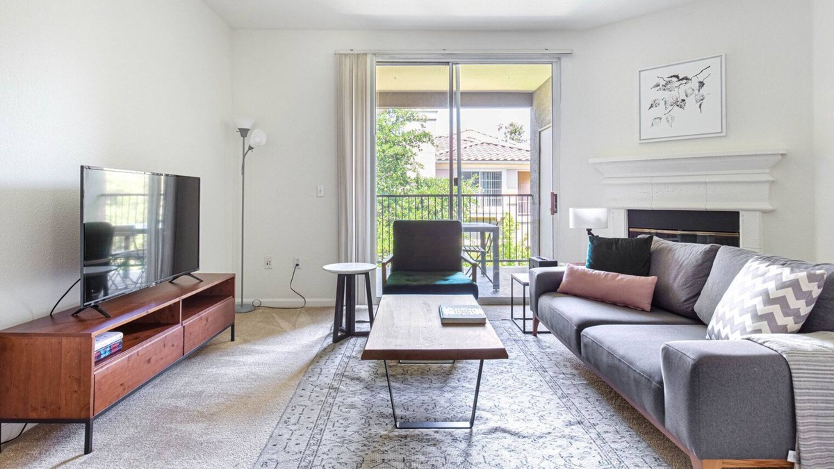 South San Jose Apartment | Modern San Jose 2BR w/ W/D, Pool, Gym, BBQ, near freeways, by Blueground
