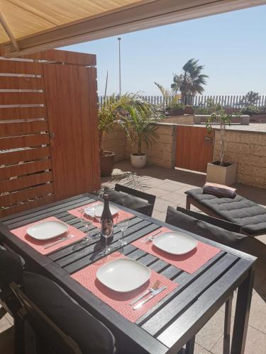 El Medano Apartment | Modern sea view duplex with parking and aircon