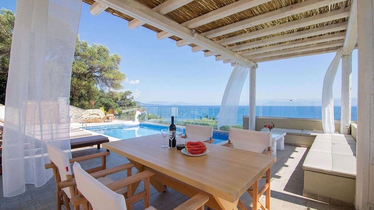Agia Pelagia Chlomou Villa | Modern Seafront Villa, A/C, Private Pool, Amazing Sea Views & Beautiful Sunrises - 60m from the Sea!