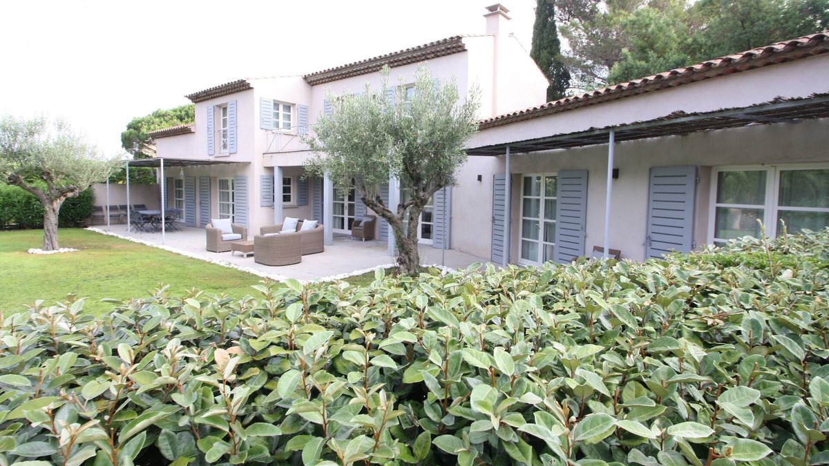 Old Town Villa | Modern six bed Villa with Pool in the centre of St Tropez.