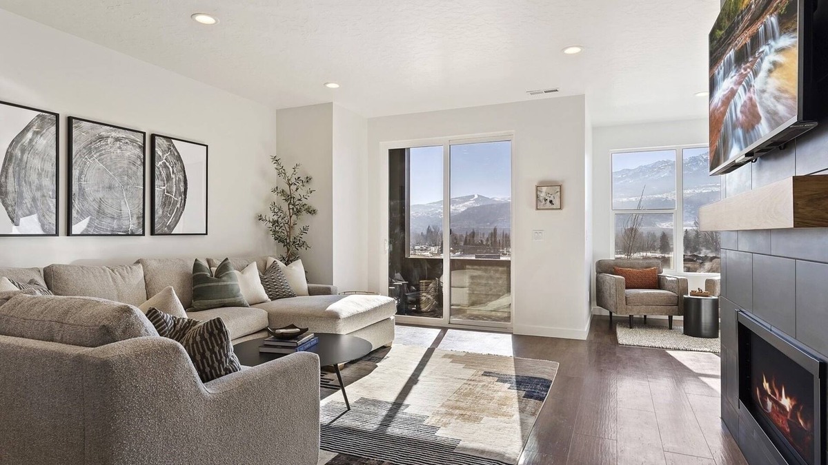 Mountain Green Ski Chalet | Modern ski retreat near Snowbasin, FREE SKI PASS. Gas fireplace, pool & hot tub!