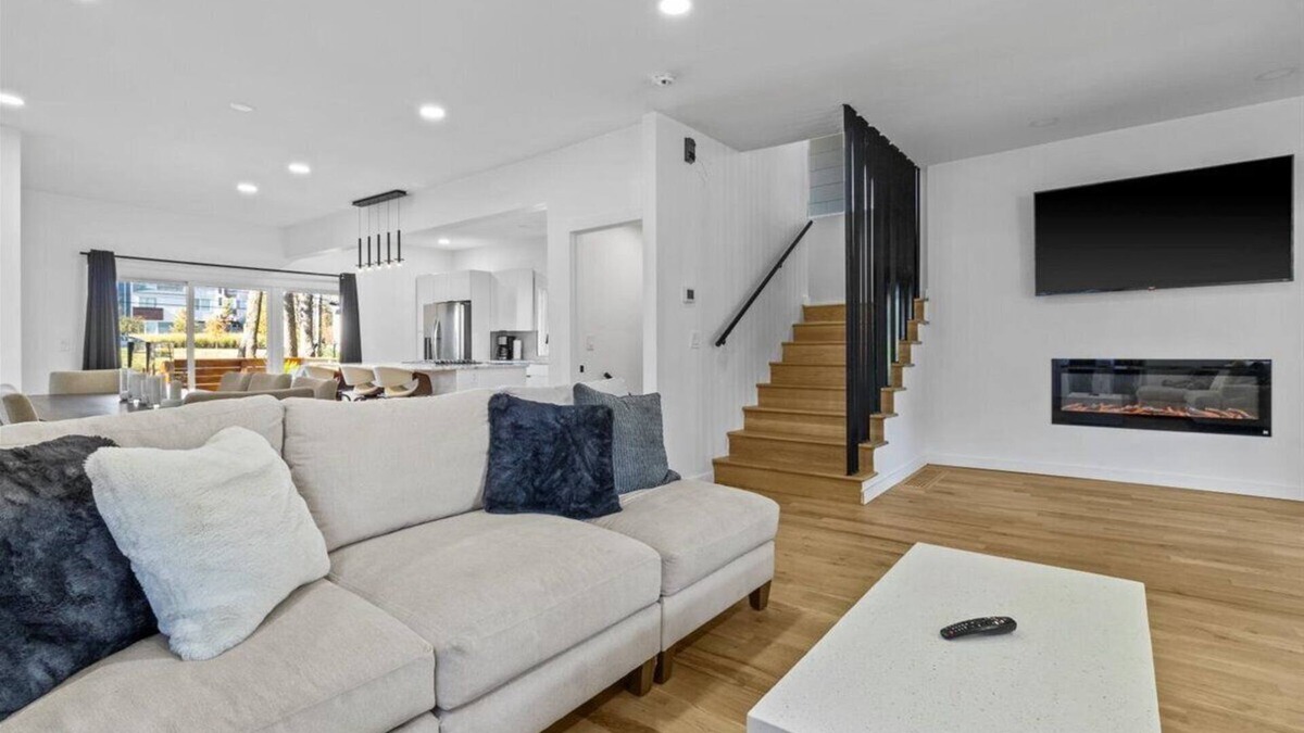 Kansas City House | Modern Sleek Home! Near ALL Entertainment Districts!