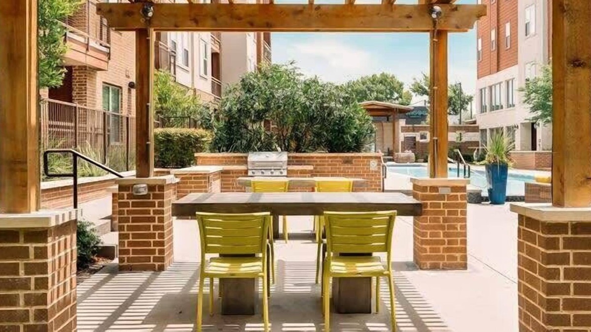 West Congress Apartment | Modern SoCo CozySuites w/ 2 Pools! #04