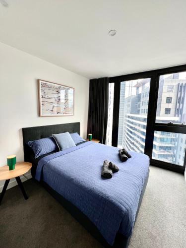 Southbank Apartment | Modern Southbank Escape 2BR with Pool & Sauna