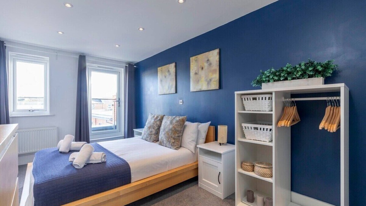 Cheltenham House | Modern & Spacious Home in Central Cheltenham