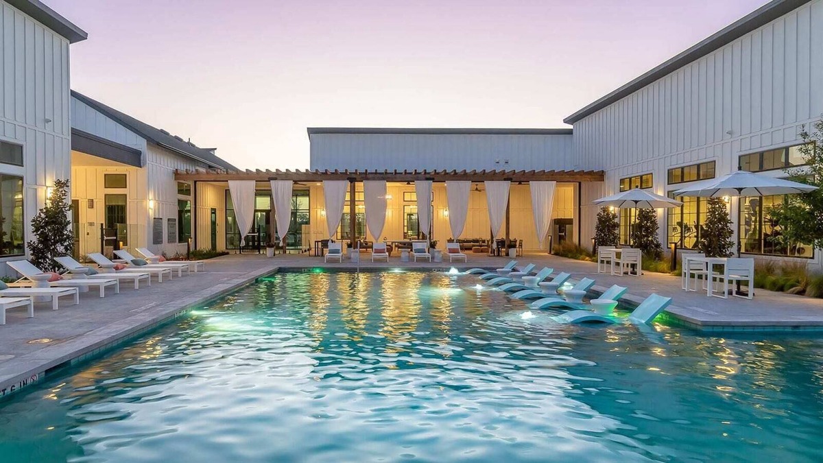 Kyle Apartment | Modern, Spacious 1 bd Apt with Pool, Full Gym & Pet Friendly