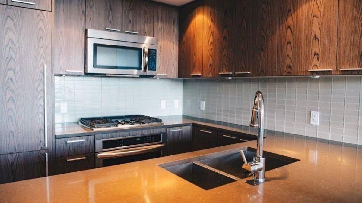 Coquitlam Condo | Modern spacious 1 bedroom with city view
