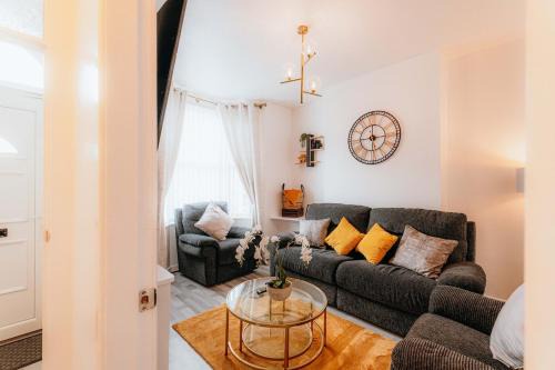 Bootle House | Modern Spacious 4 Bed - Sleeps 7