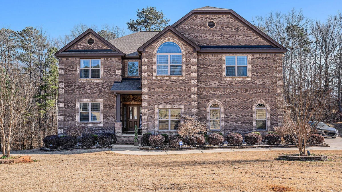 Hampton House | Modern Spacious 5-bedroom house in welcoming gated community in Hampton