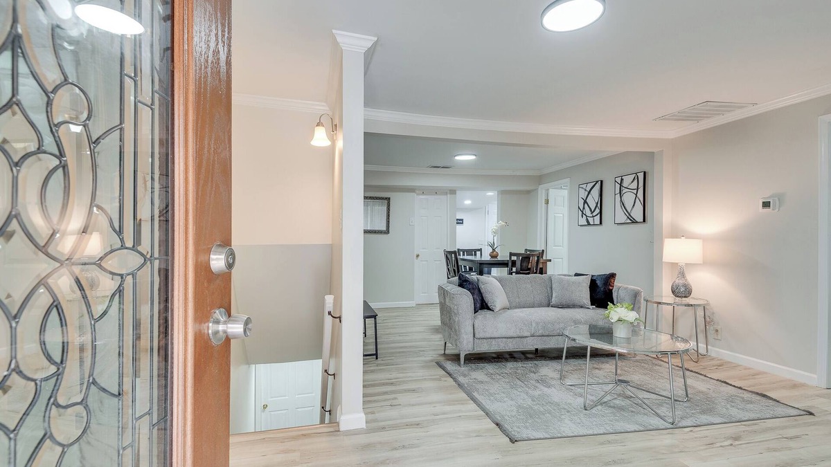 Atlanta House | Modern Spacious 7-bedroom Oasis Near ATL's Main Attractions, Dining & Shopping