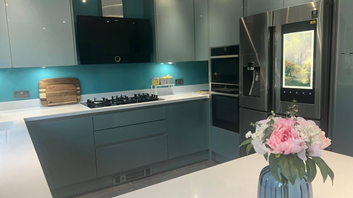 Bradley Stoke House | Modern Spacious 4 Bedroom Detached House in Residential Area