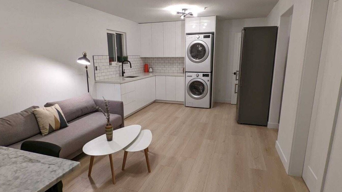 Riley Park Apartment | Modern, spacious Main Street Guest Suite, 1 BR