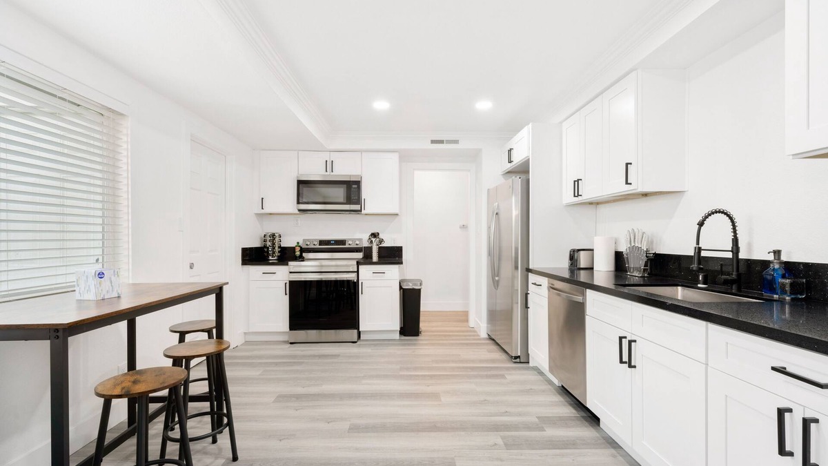 Citrus Heights House | MODERN SPACIOUS 4B2B GAME RM, OFFICE, & PRIV POOL
