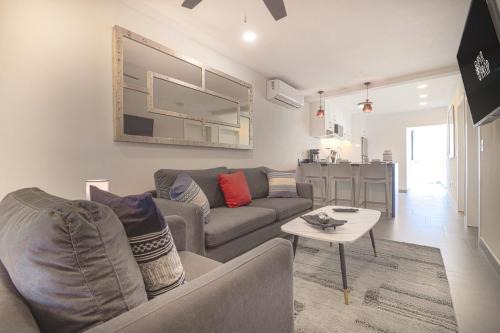 Lazaro Cardenas Apartment | Modern Stadium Bungalow