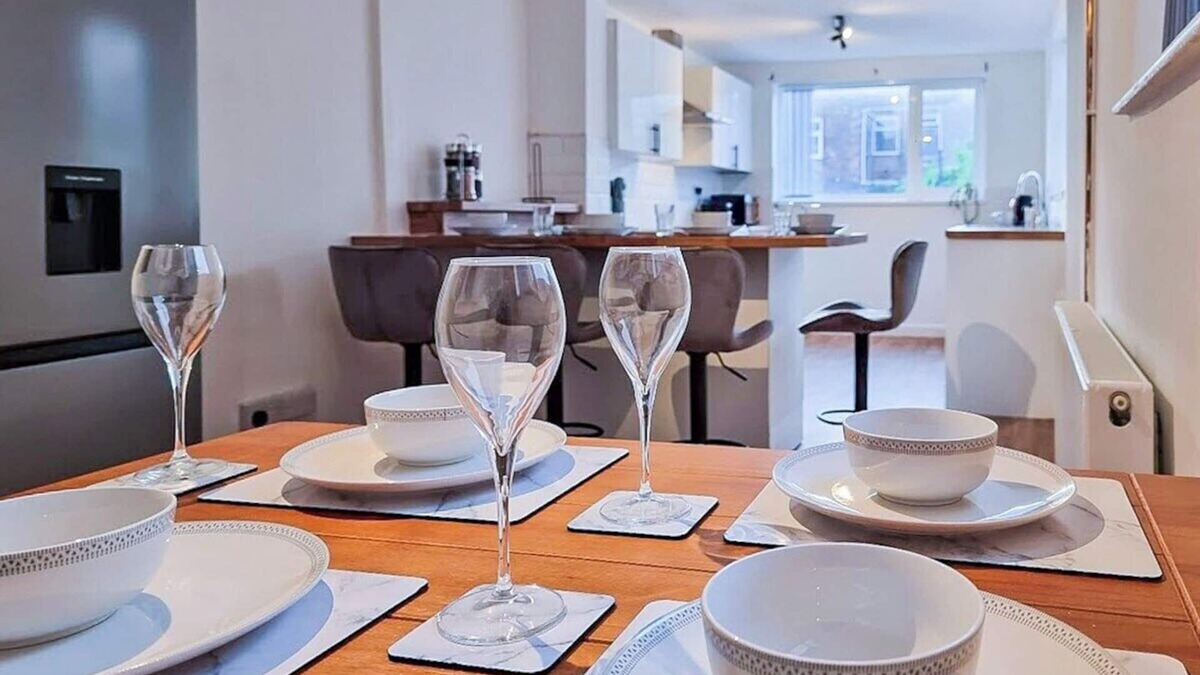 Cleethorpes House | Modern Stay Near Blundell Park, Cleethorpes | Free Parking