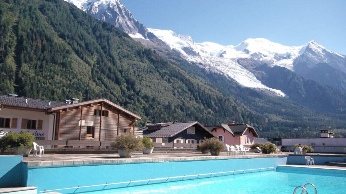 Chamonix City Centre Apartment | Modern Studio With Mont Blanc View And Pool