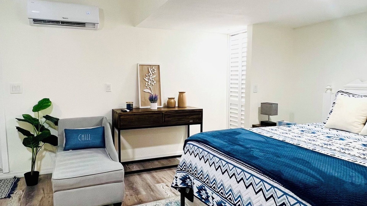Walsingham Apartment | Modern Studio 10 Min to Beach with Kitchen, AC, Fast Wi-Fi and Private Bathroom.
