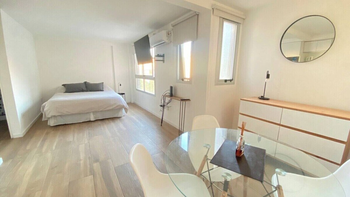 Constitucion Apartment | Modern studio 5 blocks from UADE