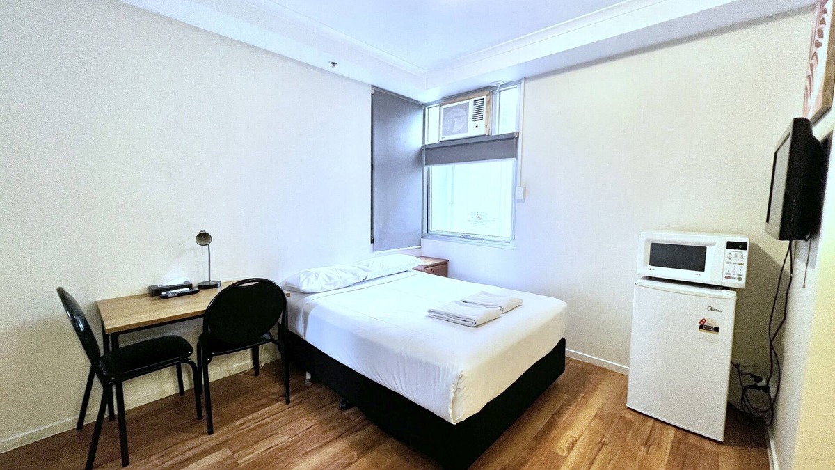 Carlton South Apartment | Modern Studio Apartment in Prime Melbourne CBD Location