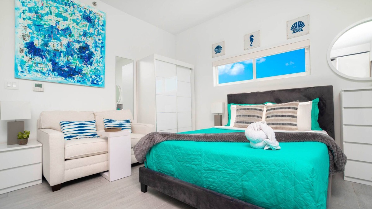 Seven Mile Beach Apartment | Modern Studio Apt Near Beach w/Rooftop Pool, Onsite Restaurants, etc.