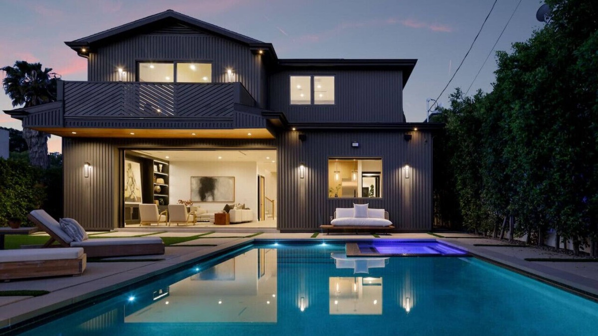 North Hollywood House | Modern Studio City 4BD Farmhouse w/Office