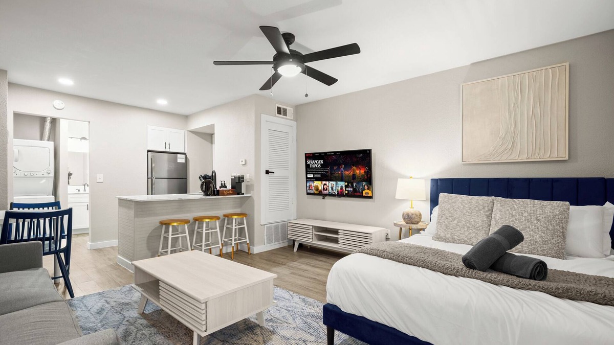 Allandale Apartment | Modern Studio in Austin - Fast WiFi + Washer/Dryer