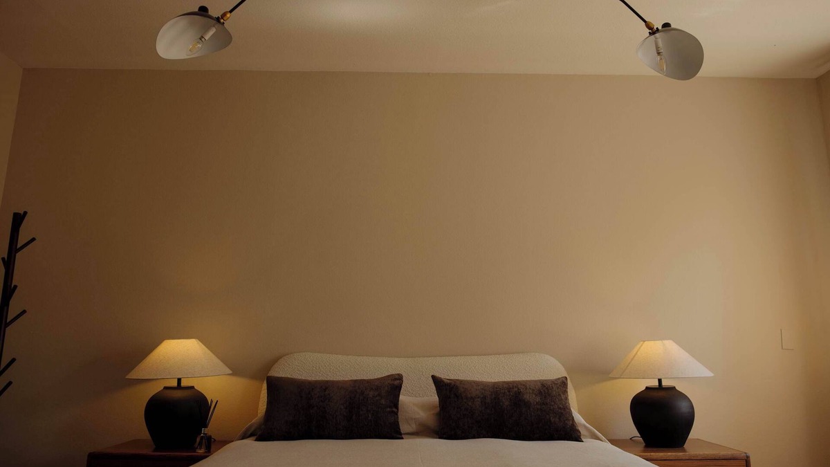 Beachwood Canyon Apartment | Modern Studio in Beachwood Canyon