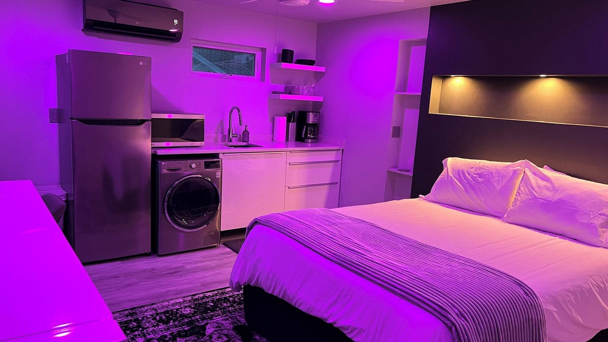West Orange House | Modern Studio, Jitney to NYC train! Private Patio with NYC View! W/D