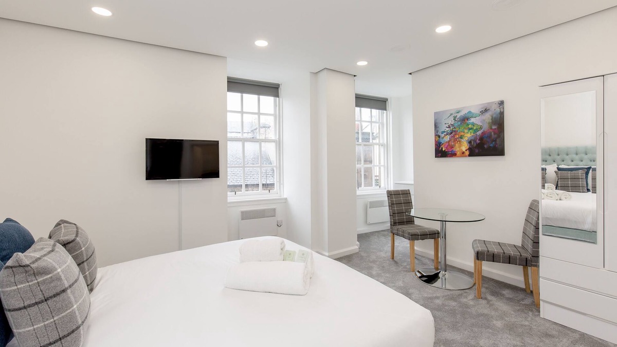 Old Town Apartment | Modern Studio next to Edinburgh Castle