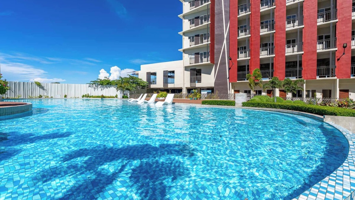 Lapu-Lapu Condo | Modern Studio Poolside Balcony Near Mactan Airport